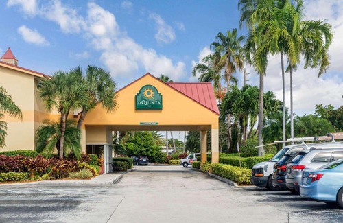 Imperial Point Hotel | La Quinta by Wyndham Fort Lauderdale Pompano Beach