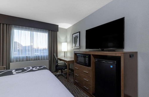 Spenard Hotel | La Quinta by Wyndham Anchorage Airport
