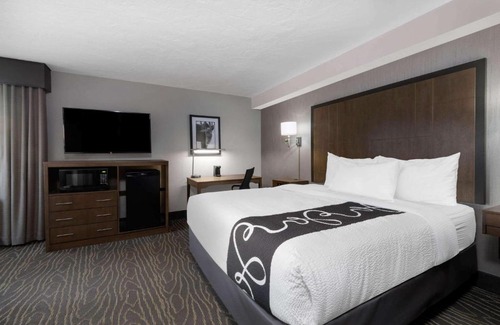 Spenard Hotel | La Quinta by Wyndham Anchorage Airport