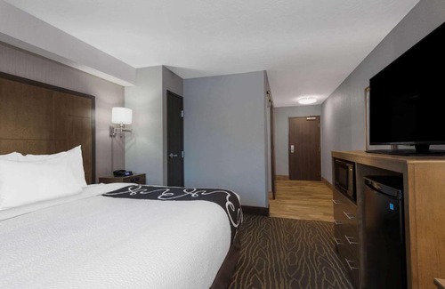 Spenard Hotel | La Quinta by Wyndham Anchorage Airport