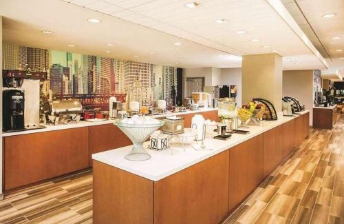 Downtown Chicago Hotel | La Quinta by Wyndham Chicago Downtown