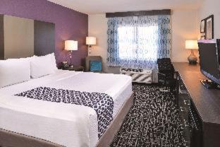 Fayetteville Hotel | La Quinta by Wyndham Fayetteville