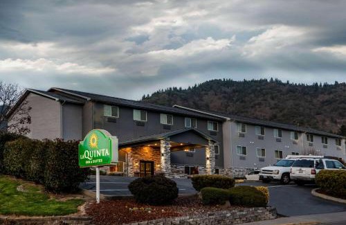 Grants Pass Hotel | La Quinta by Wyndham Grants Pass