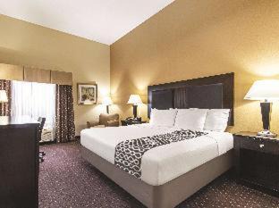 New Caney Hotel | La Quinta by Wyndham Houston New Caney