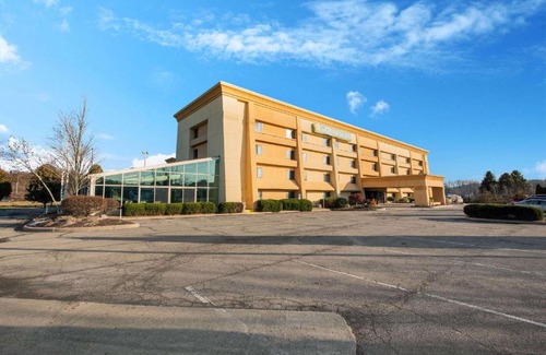 Mansfield Hotel | La Quinta by Wyndham Mansfield OH