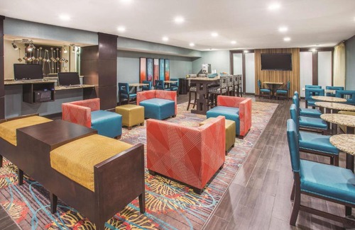 O'Fallon Hotel | La Quinta by Wyndham O'Fallon, IL - St. Louis