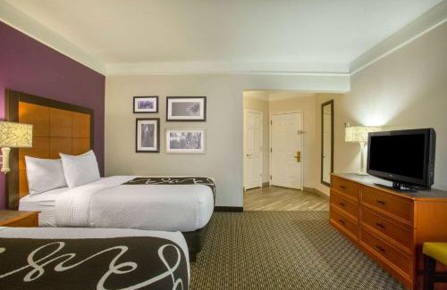 Maryland Heights Hotel | La Quinta by Wyndham St. Louis Westport