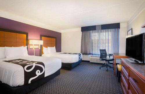 Maryland Heights Hotel | La Quinta by Wyndham St. Louis Westport