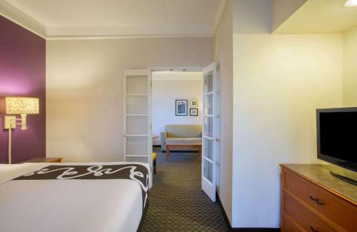 Maryland Heights Hotel | La Quinta by Wyndham St. Louis Westport