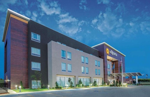 Broken Arrow Hotel | La Quinta by Wyndham Tulsa Broken Arrow
