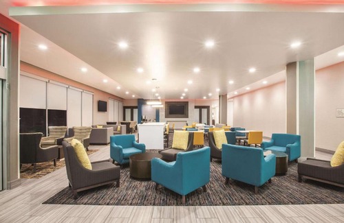 Broken Arrow Hotel | La Quinta by Wyndham Tulsa Broken Arrow