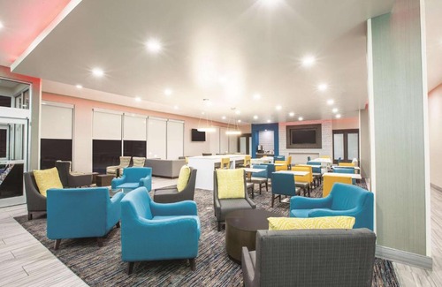Broken Arrow Hotel | La Quinta by Wyndham Tulsa Broken Arrow