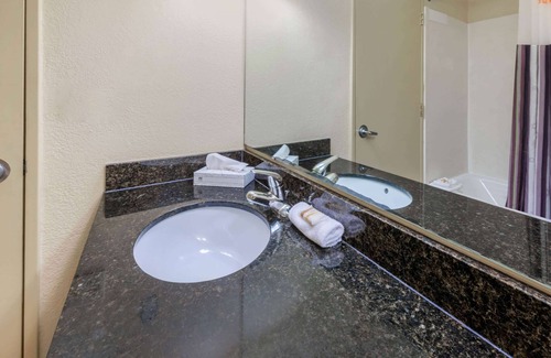 Imperial Point Hotel | La Quinta by Wyndham Fort Lauderdale Pompano Beach