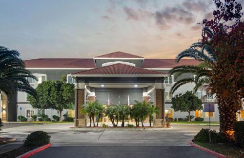 Visalia Hotel | La Quinta by Wyndham Visalia/Sequoia Gateway