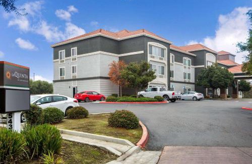 Visalia Hotel | La Quinta by Wyndham Visalia/Sequoia Gateway