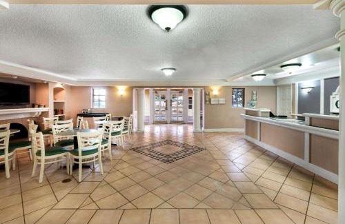 Northeast Heights Hotel | La Quinta Inn by Wyndham Albuquerque Northeast