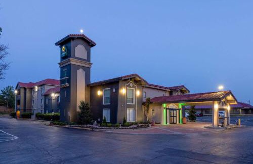 Lenexa Hotel | La Quinta Inn by Wyndham Kansas City Lenexa