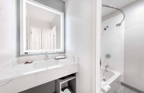 Lynnwood Hotel | La Quinta Inn by Wyndham Lynnwood