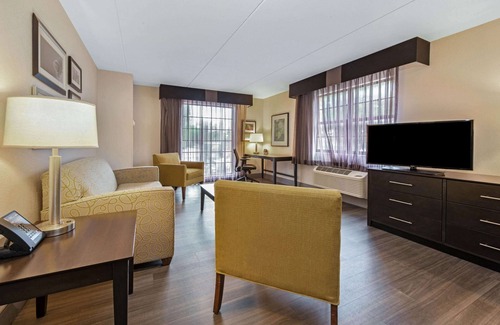Ludlam Hotel | La Quinta Inn by Wyndham Miami Airport North