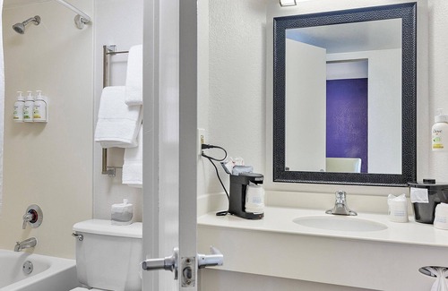 Ludlam Hotel | La Quinta Inn by Wyndham Miami Airport North