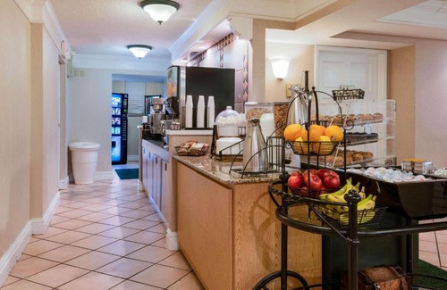 Farmington Hotel | La Quinta Inn by Wyndham Farmington