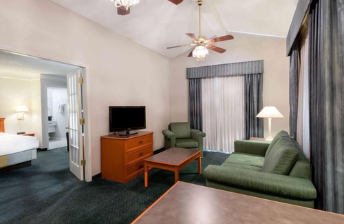 Farmington Hotel | La Quinta Inn by Wyndham Farmington