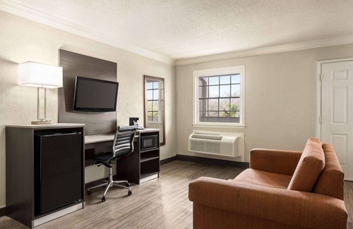 Southside Hotel | La Quinta Inn by Wyndham San Antonio Lackland