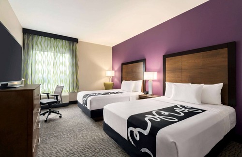 Burlington Hotel | La Quinta Inn & Suites by Wyndham Burlington