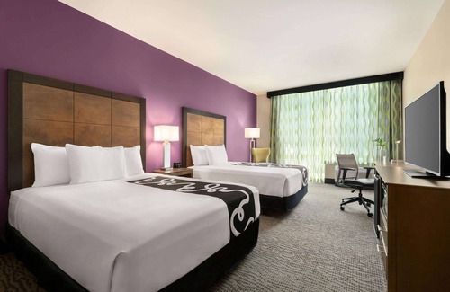 Burlington Hotel | La Quinta Inn & Suites by Wyndham Burlington