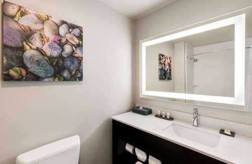 Burlington Hotel | La Quinta Inn & Suites by Wyndham Burlington
