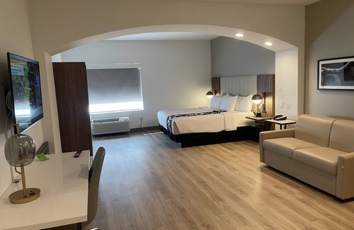 Port Arthur Hotel | La Quinta Inn & Suites by Wyndham Port Arthur