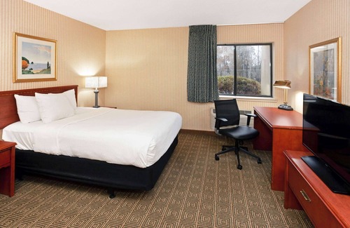 Stevens Point Hotel | La Quinta Inn & Suites by Wyndham Stevens Point