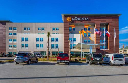 Galveston Hotel | La Quinta Inn & Suites by Wyndham Galveston West Seawall