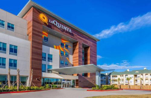 Galveston Hotel | La Quinta Inn & Suites by Wyndham Galveston West Seawall