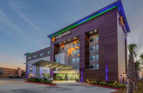 Galveston Hotel | La Quinta Inn & Suites by Wyndham Galveston West Seawall
