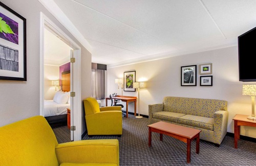 Morrisville Hotel | La Quinta Inn & Suites by Wyndham Raleigh Durham Intl AP