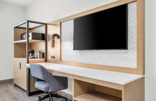 San Jose Hotel | La Quinta Inn & Suites by Wyndham San Jose Airport-Downtown