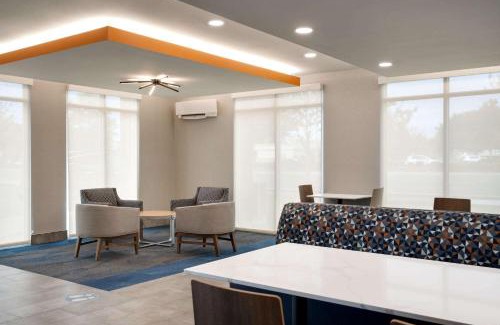Springfield Hotel | La Quinta Inn & Suites by Wyndham Springfield