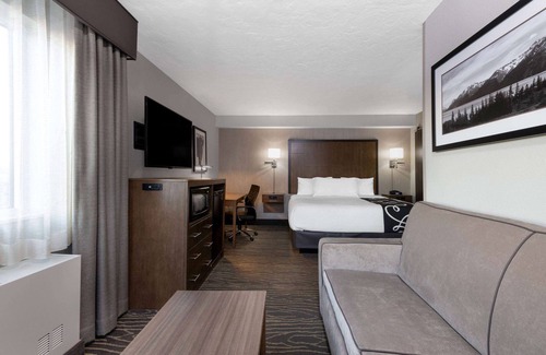 Spenard Hotel | La Quinta Inn & Suites by Wyndham Anchorage Airport