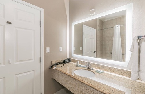 Granbury Hotel | La Quinta Inn & Suites by Wyndham Granbury