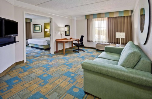 Hollywood Hotel | La Quinta Inn & Suites by Wyndham Ft. Lauderdale Airport