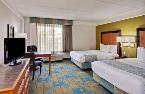 Hollywood Hotel | La Quinta Inn & Suites by Wyndham Ft. Lauderdale Airport