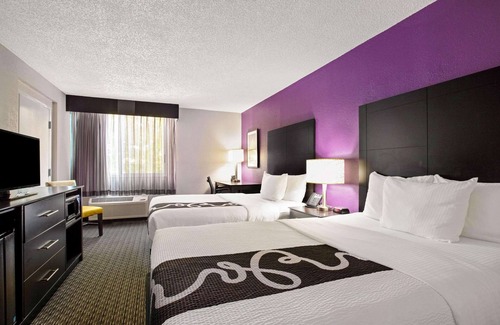 Miami Lakes Hotel | La Quinta Inn & Suites by Wyndham Miami Lakes