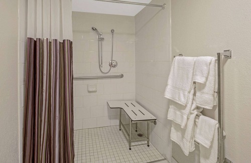 Miami Lakes Hotel | La Quinta Inn & Suites by Wyndham Miami Lakes
