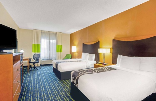 Lakeview Hotel | La Quinta Inn & Suites by Wyndham Manassas Battlefield
