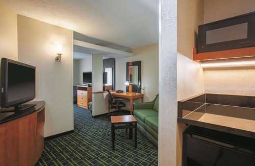 Lakeview Hotel | La Quinta Inn & Suites by Wyndham Manassas Battlefield