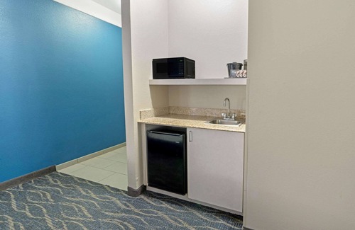 Maryvale Hotel | La Quinta Inn & Suites by Wyndham Phoenix I-10 West