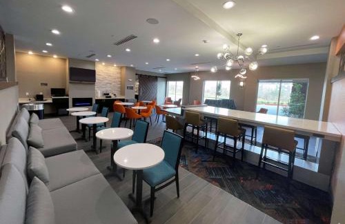 Sulphur Hotel | La Quinta Inn & Suites by Wyndham Sulphur Lake Charles