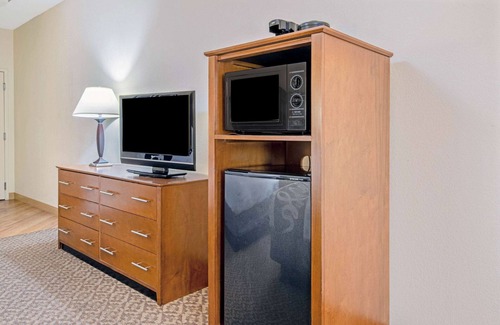 Lawton Hotel | La Quinta Inn & Suites by Wyndham Lawton/Fort Sill