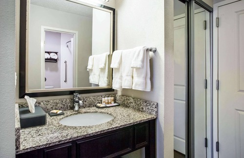 Lynchburg Hotel | La Quinta Inn & Suites by Wyndham Lynchburg at Liberty Univ.